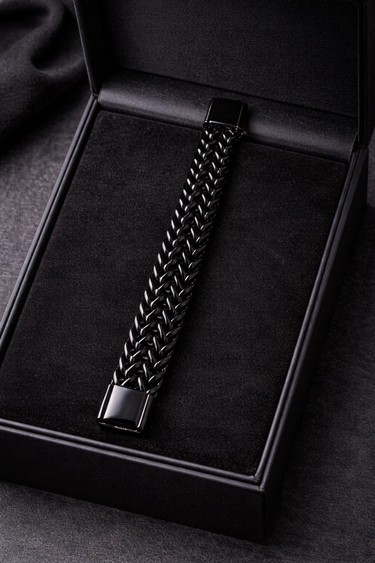 Black Elite V-Pattern Men’s Bracelet | Anti-Tarnish